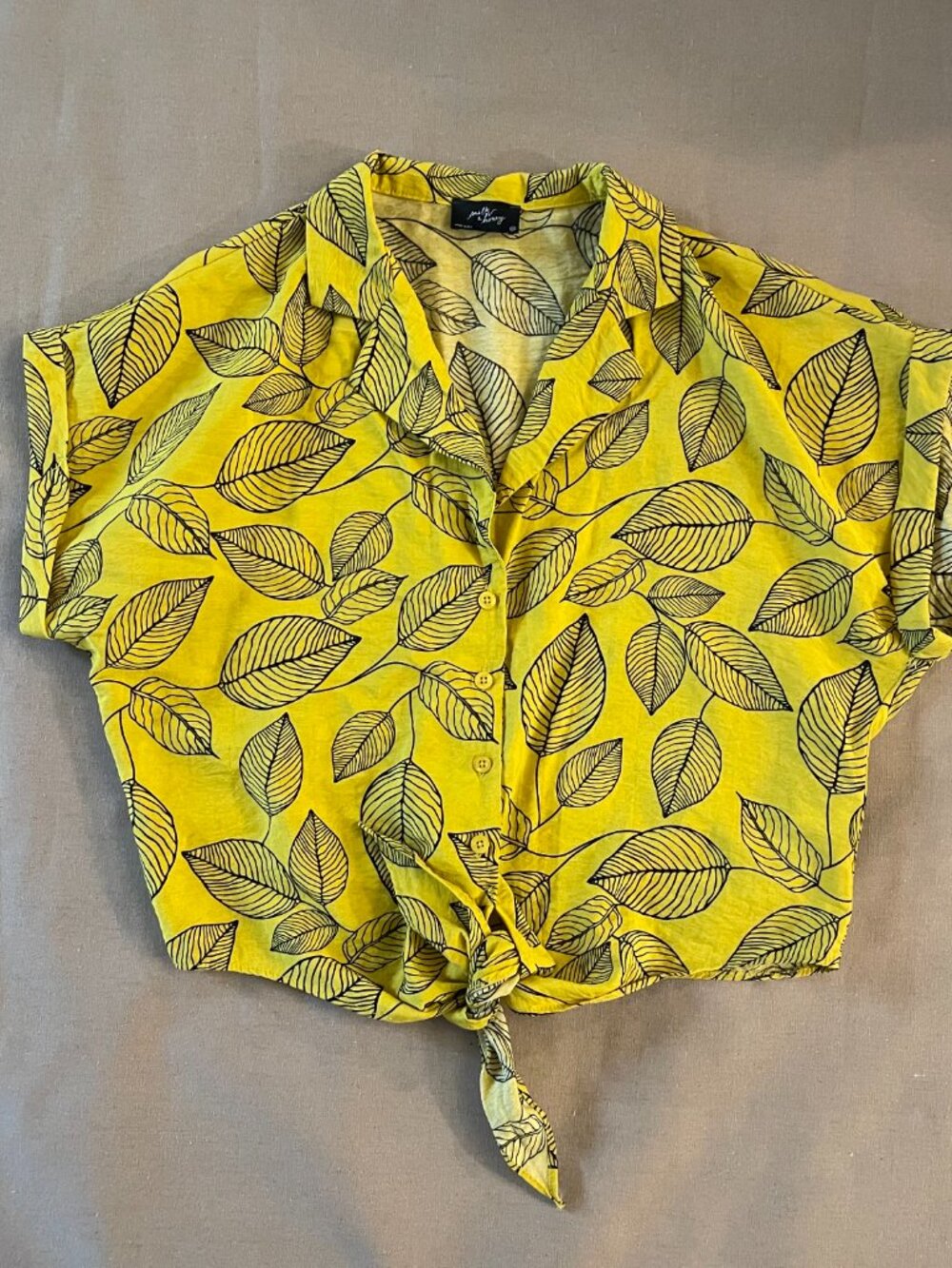 Milk & Honey Blouse Size L Yellow Botanical Cropped Button Front Resort Artsy - Picture 2 of 9